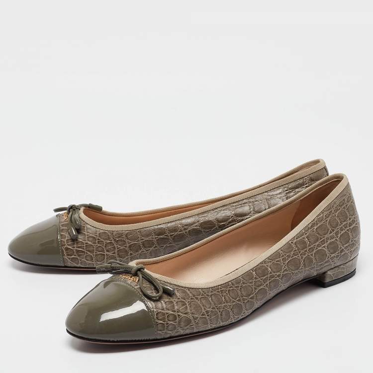 Pre Owned Prada Grey Embossed Croc and Patent Cap Toe Bow Ballet Flats Size 42