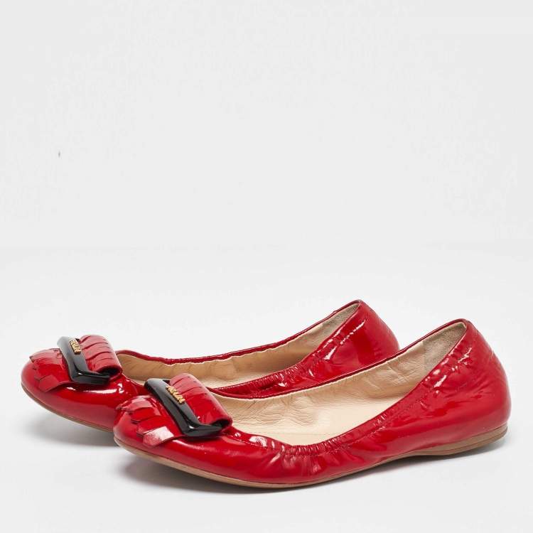 Pre Owned Prada Red Patent Leather Fringe Scrunch Ballet Flats Size 36