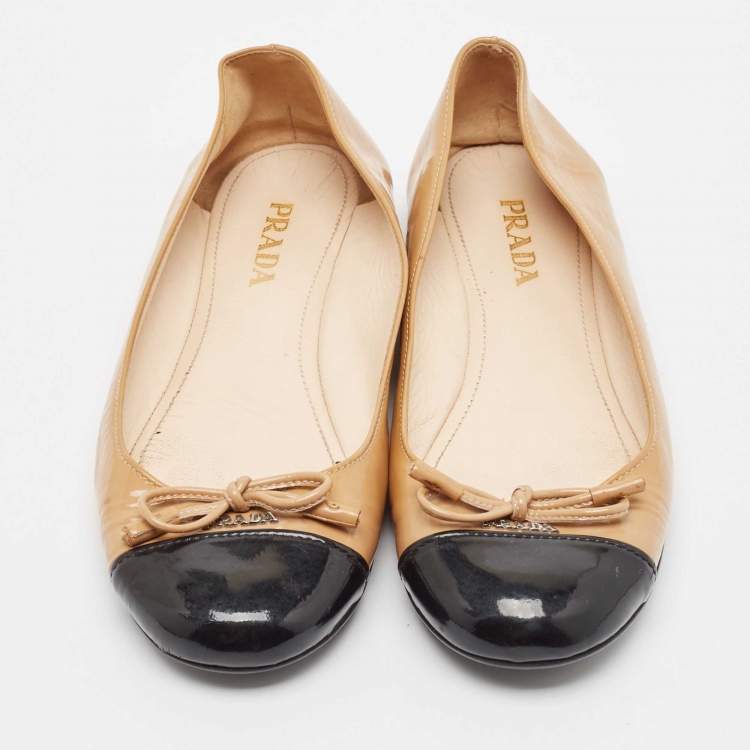 Pre Owned Prada Beige/Black Patent Leather Bow Ballet Flats Size 36.5