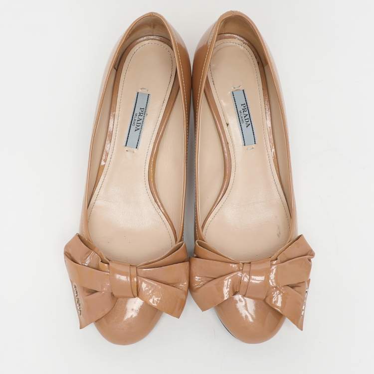Pre Owned Prada Beige Patent Leather Bow Block Heel Pumps Size 38