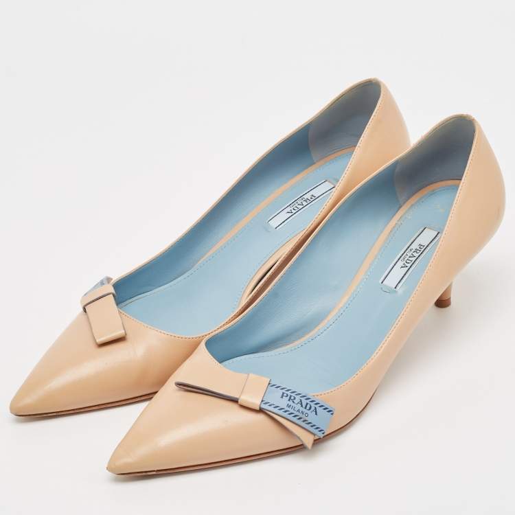 مملوكة مسبقًا Prada Beige Leather Bow Pointed Toe Pumps Size 40