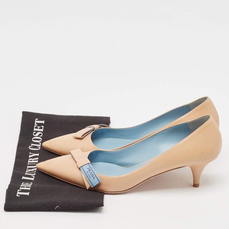 مملوكة مسبقًا Prada Beige Leather Bow Pointed Toe Pumps Size 40
