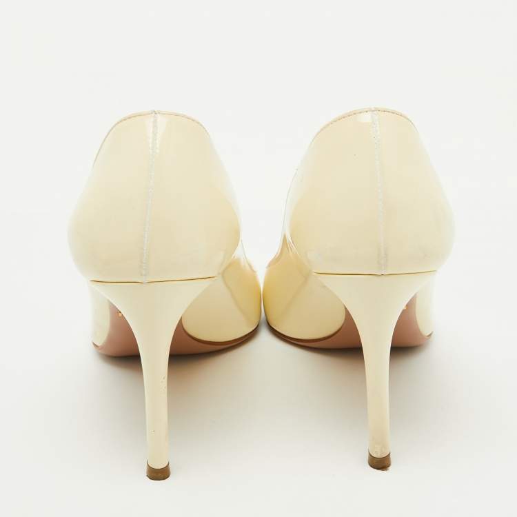 Pre Owned Prada Cream Patent Leather Pumps Size 37