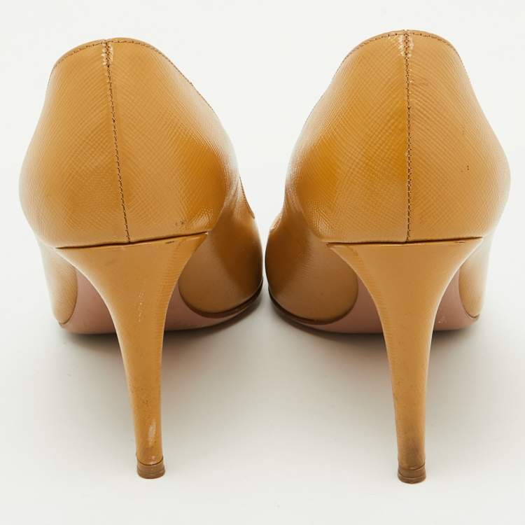 Pre Owned Prada Beige Patent Leather Pointed Toe Pumps Size 36.5