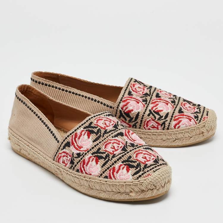مملوكة مسبقًا Prada Beige Flower Embroidered Canvas Flat Espadrilles Size 38