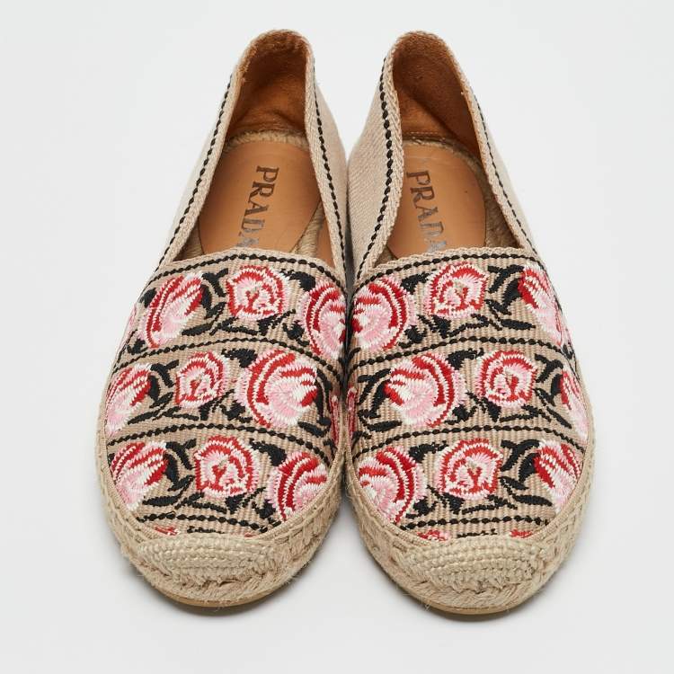 مملوكة مسبقًا Prada Beige Flower Embroidered Canvas Flat Espadrilles Size 38
