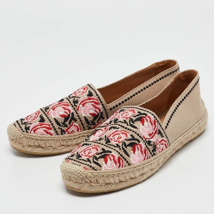مملوكة مسبقًا Prada Beige Flower Embroidered Canvas Flat Espadrilles Size 38