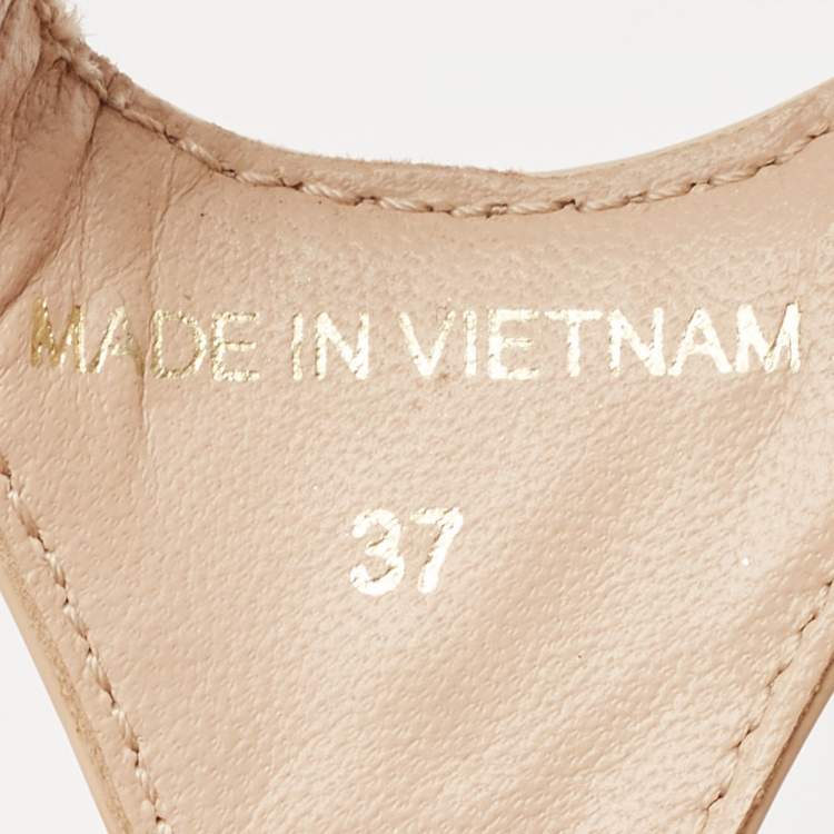 Pre Owned Prada Beige Patent Leather Triangle Logo Thong Flat Sandals Size 37