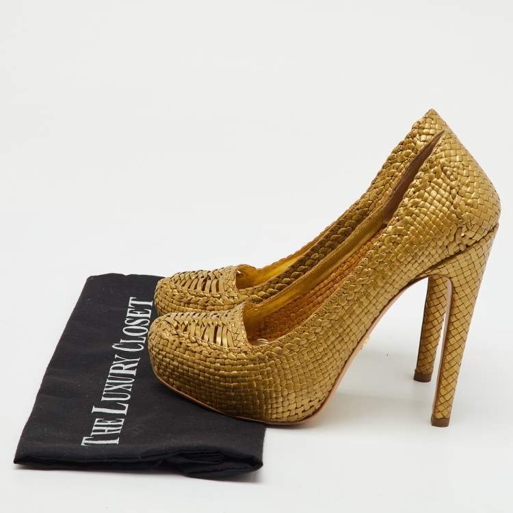 Pre Owned Prada Metallic Gold Woven Leather Madras Platform Pumps Size 38