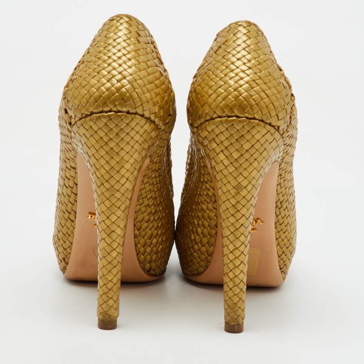 Pre Owned Prada Metallic Gold Woven Leather Madras Platform Pumps Size 38