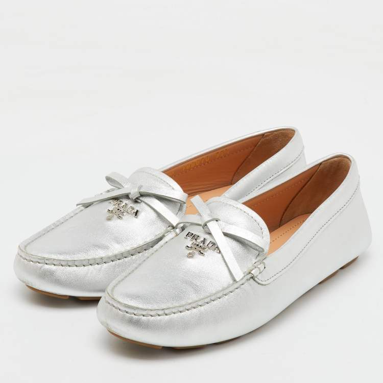 Pre Owned Prada Silver Leather Bow Logo Applique Slip On Loafers Size 37.5