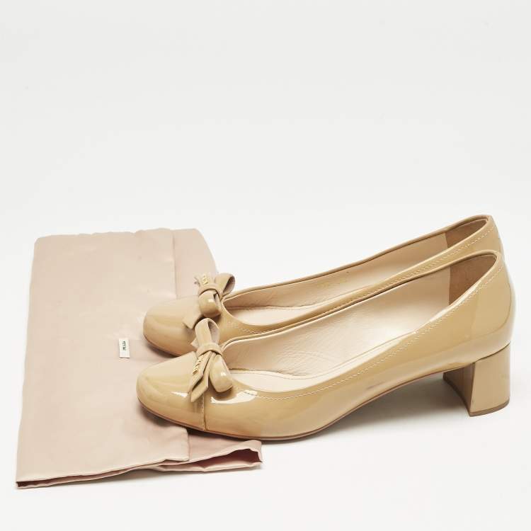 مملوكة مسبقًا Prada Beige Patent Leather Bow Block Heel Pumps Size 39.5