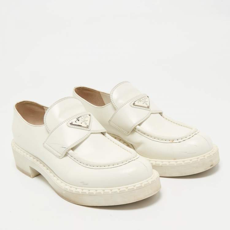 Pre Owned Prada White Leather Logo Plaque Slip On Loafers Size 39.5