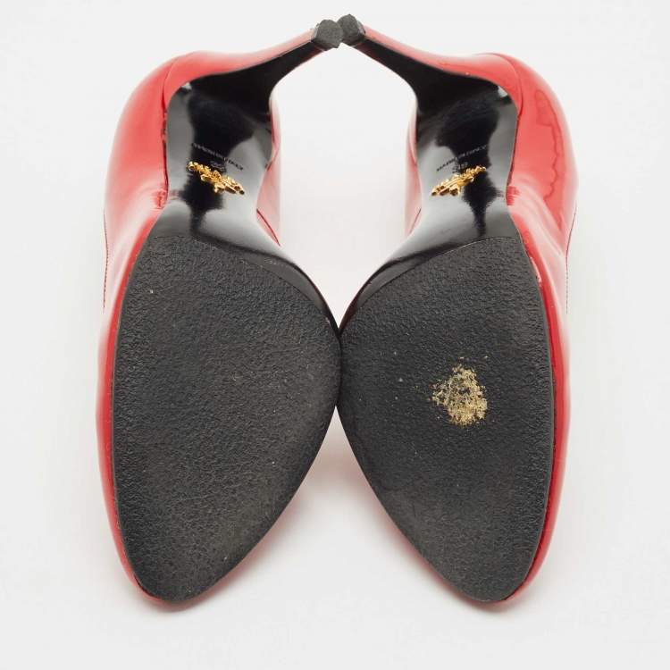 مملوكة مسبقًا Prada Red Patent Leather Pointed Toe Pumps Size 39
