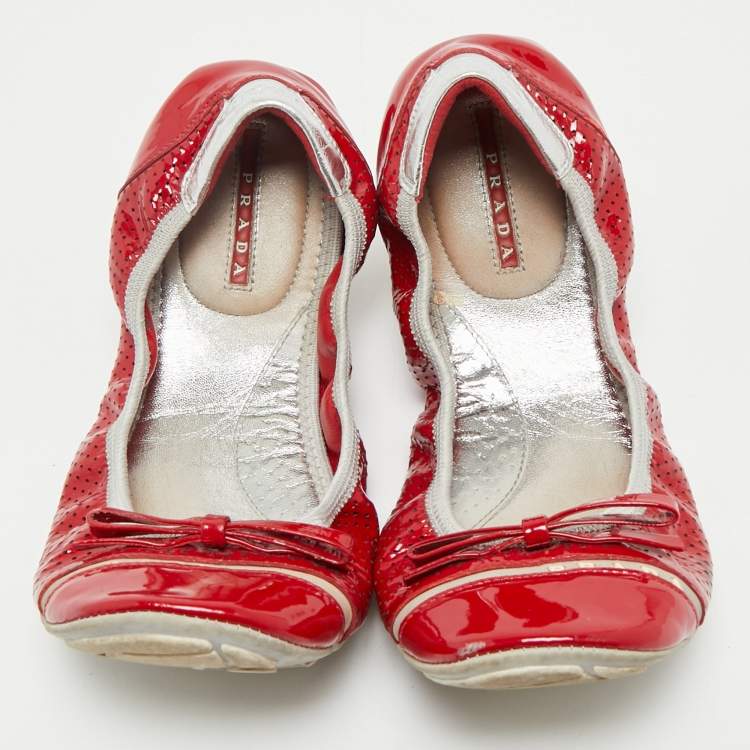 Pre Owned Prada Red Patent Leather and Leather Scrunch Ballet Flats Size 38.5