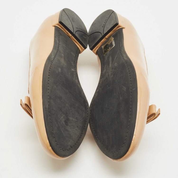 Pre Owned Prada Beige Patent Leather Bow Ballet Flat Size 38