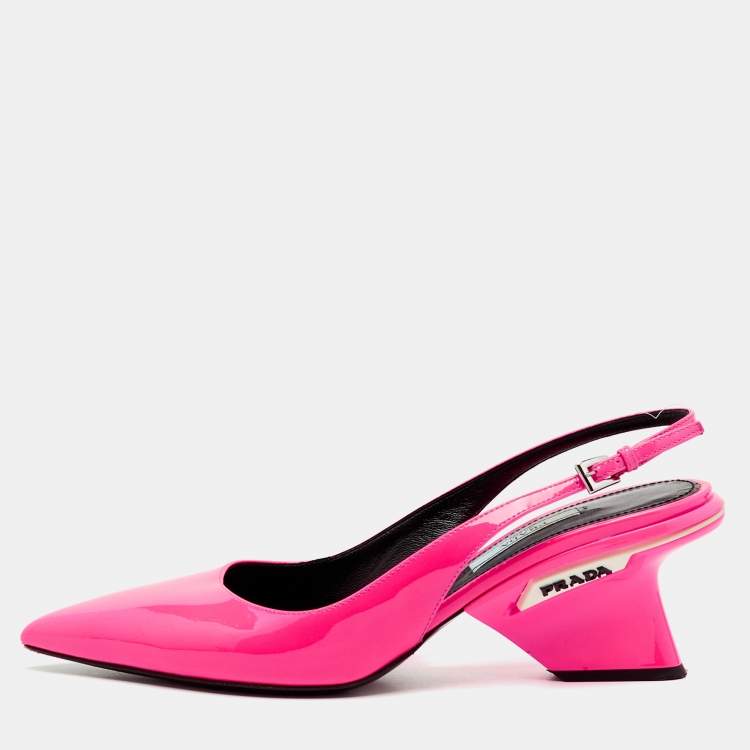 مملوكة مسبقًا Prada Pink Patent Leather Logo Pointed Toe Wedge Slingback Pumps Size 37.5