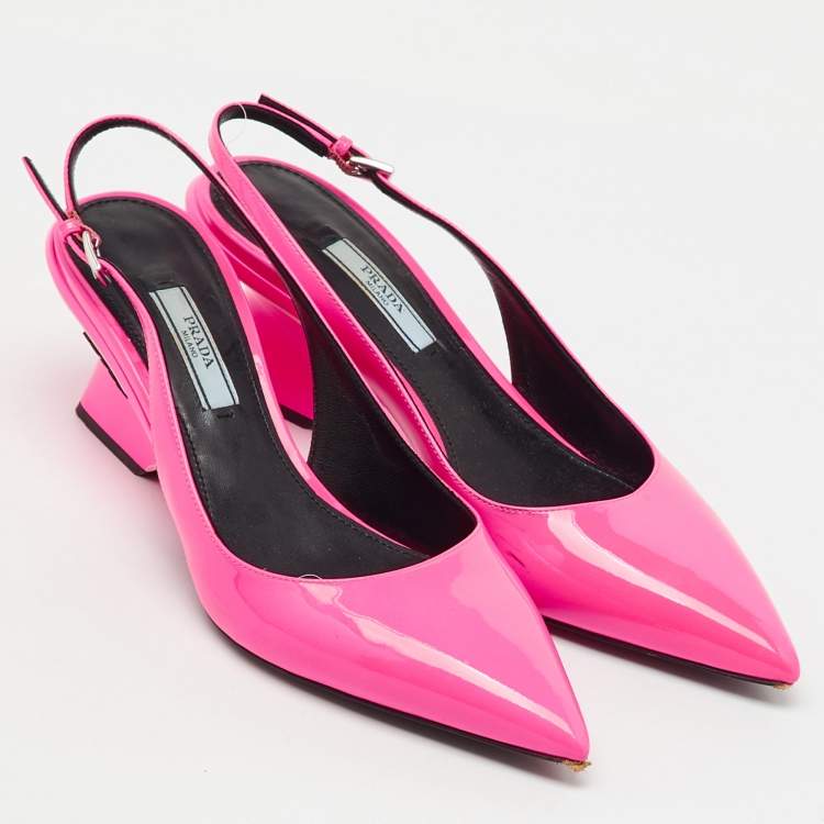 مملوكة مسبقًا Prada Pink Patent Leather Logo Pointed Toe Wedge Slingback Pumps Size 37.5