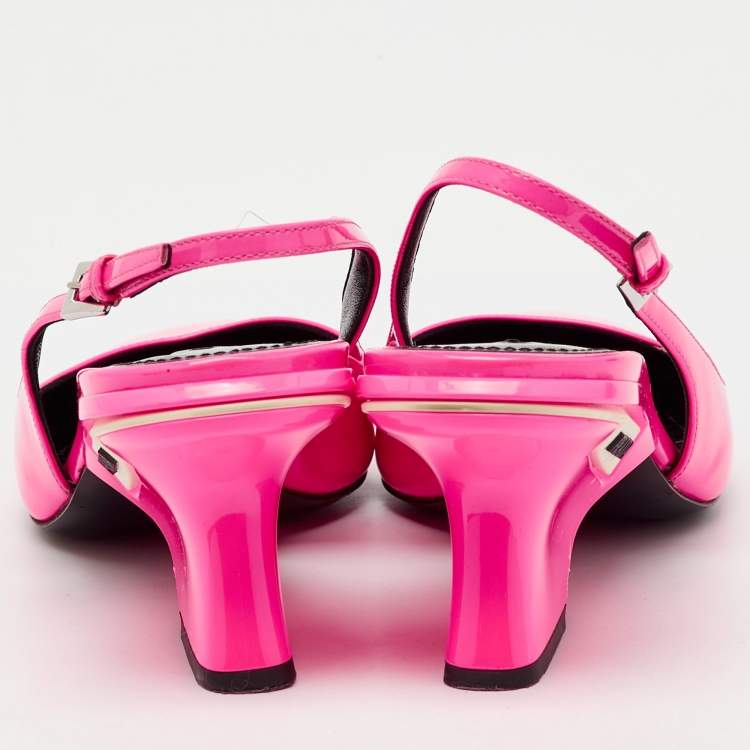 مملوكة مسبقًا Prada Pink Patent Leather Logo Pointed Toe Wedge Slingback Pumps Size 37.5