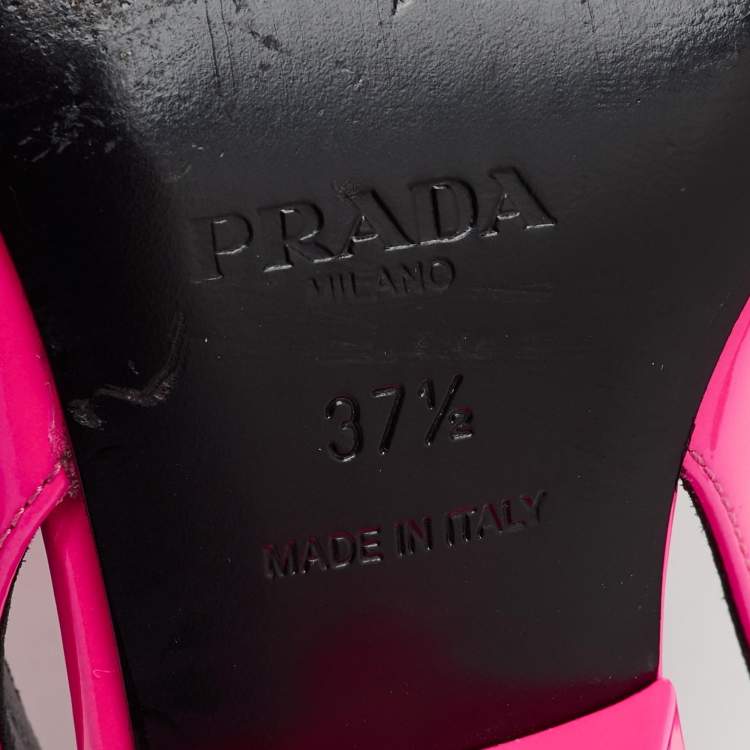 مملوكة مسبقًا Prada Pink Patent Leather Logo Pointed Toe Wedge Slingback Pumps Size 37.5