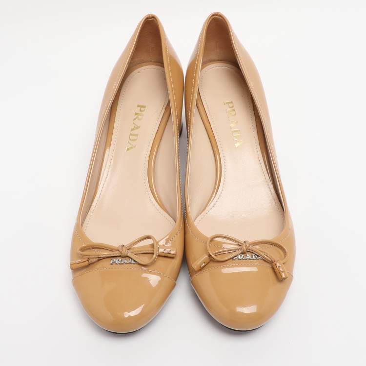 Pre Owned Prada Beige Patent Leather Block Heel Pumps Size 37.5