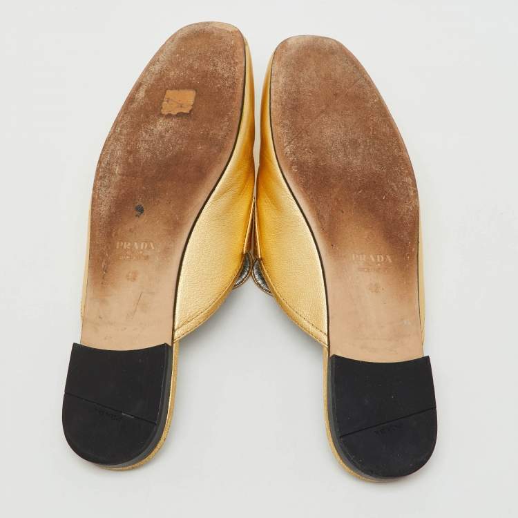 مملوكة مسبقًا Prada Metallic Gold Leather Flat Mules Size 42