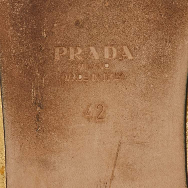مملوكة مسبقًا Prada Metallic Gold Leather Flat Mules Size 42