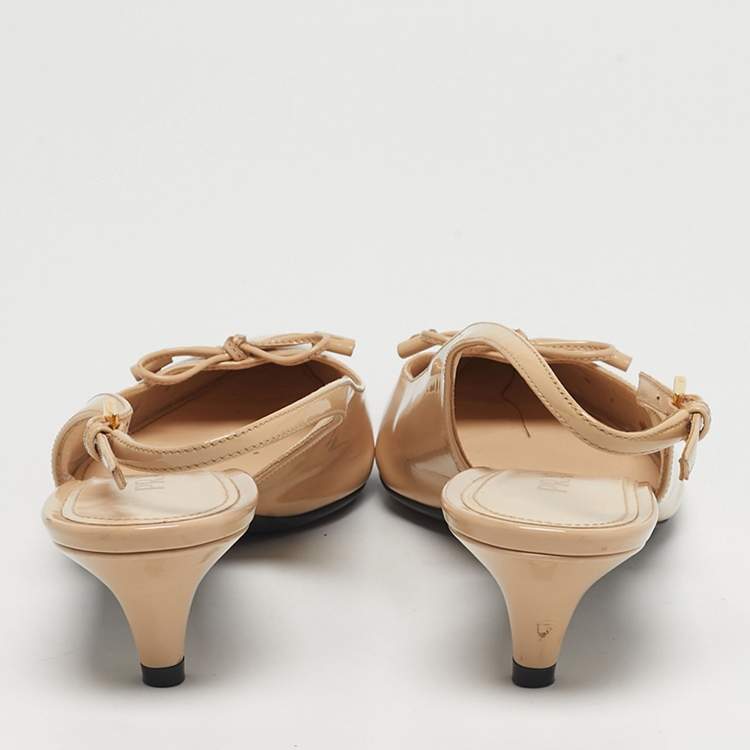مملوكة مسبقًا Prada Beige Patent Leather Pointed Toe Slingback Pumps Size 39