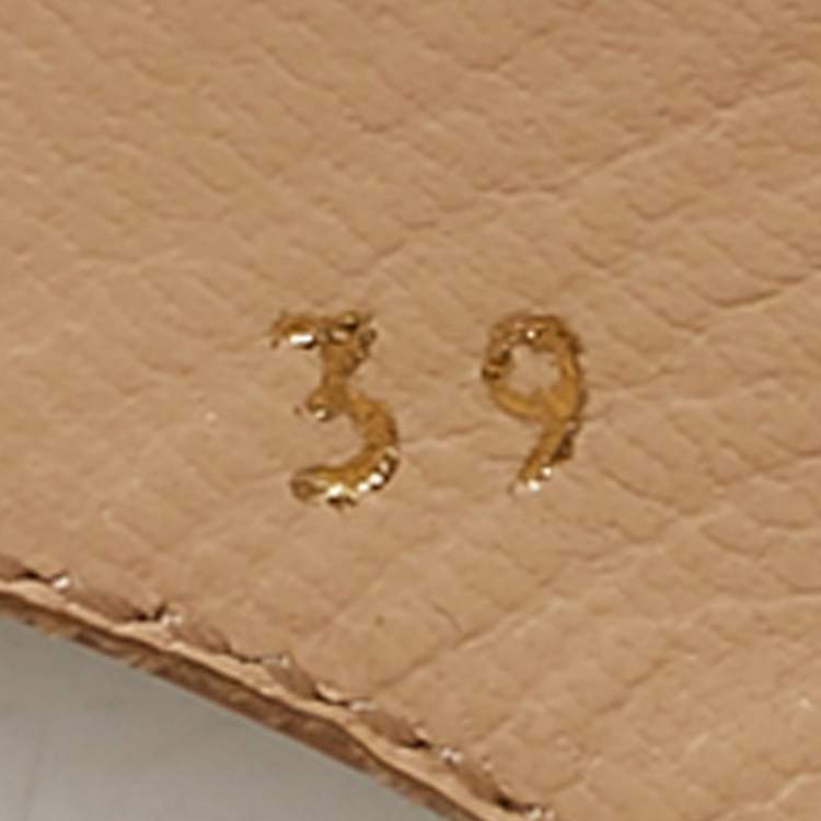 مملوكة مسبقًا Prada Beige Patent Leather Pointed Toe Slingback Pumps Size 39