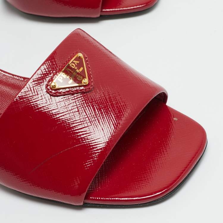 Pre Owned Prada Triangle Logo Size 37 Red Patent Leather Slide Sandals