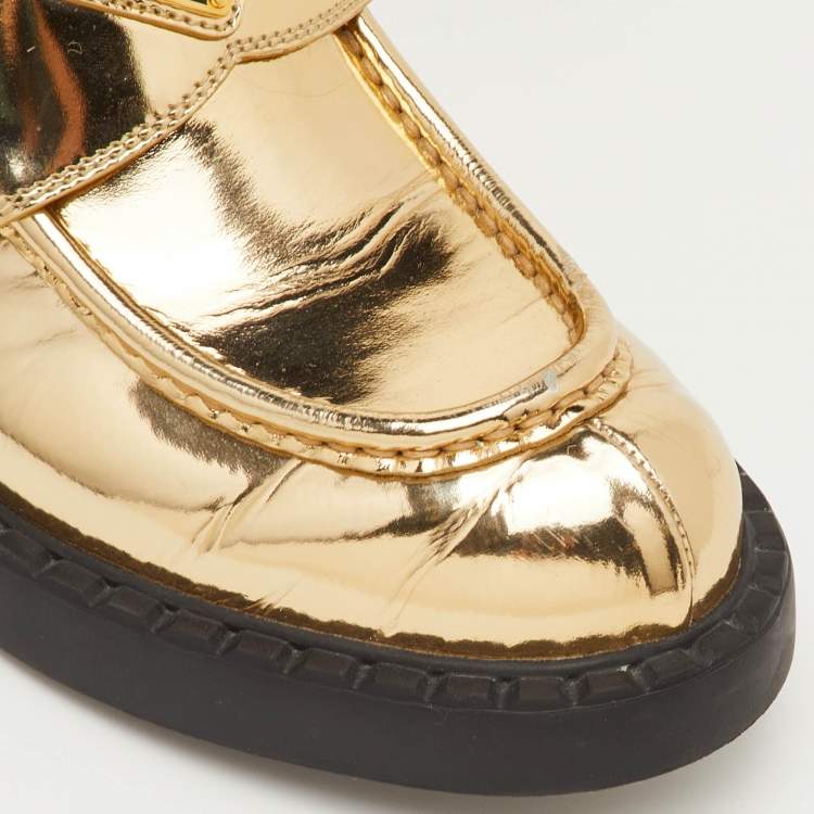 Pre Owned Prada Size 39.5 Gold Patent Leather Triangle Logo Slip On Loafers