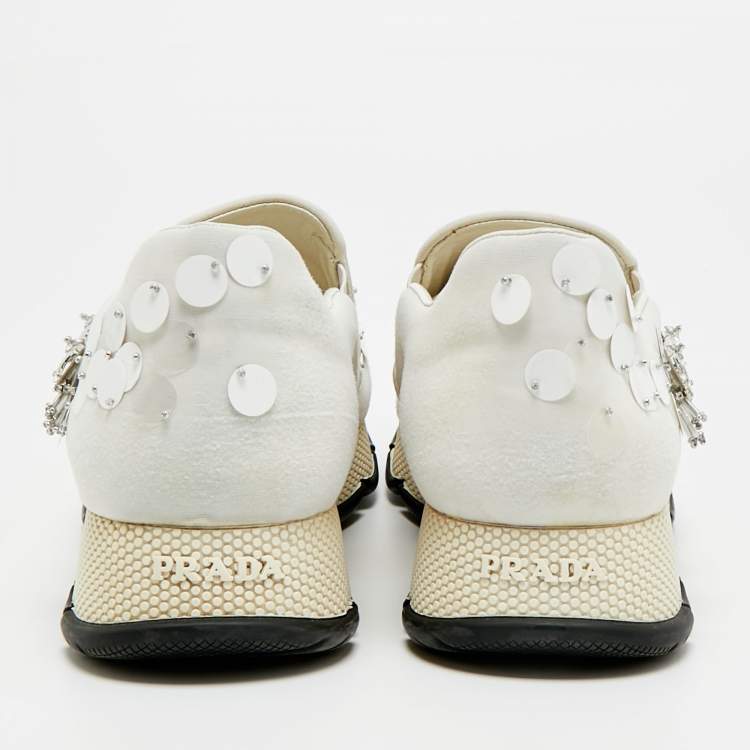 Pre Owned حذاء رياضي برادا قماش أبيض مزخرف كريستال سليب أون مقاس 37