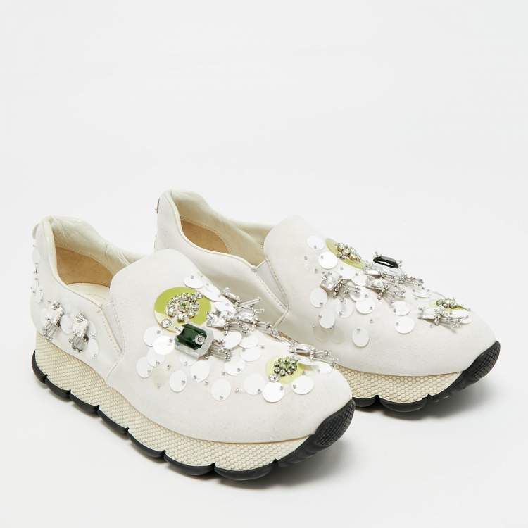 Pre Owned حذاء رياضي برادا قماش أبيض مزخرف كريستال سليب أون مقاس 37