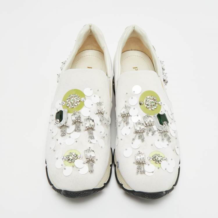 Pre Owned حذاء رياضي برادا قماش أبيض مزخرف كريستال سليب أون مقاس 37