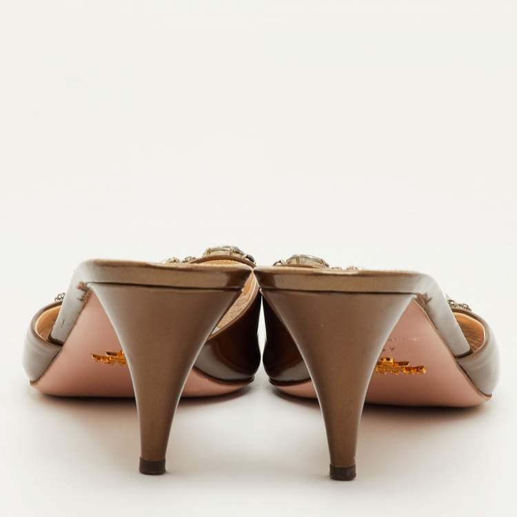 Pre Owned Prada Size 41.5 Brown Crystal Embellished Patent Leather Slide Sandals