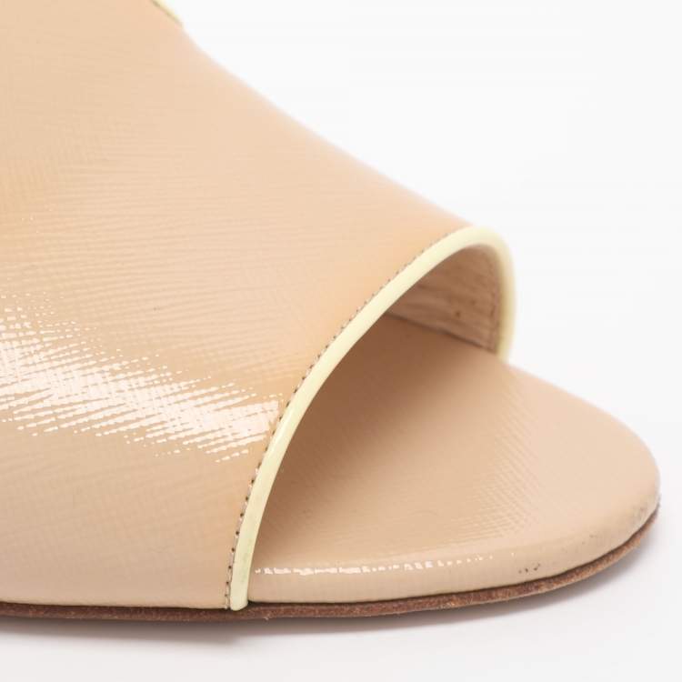 Pre Owned Prada Size 39 Beige Saffiano Patent Leather Slide Sandals