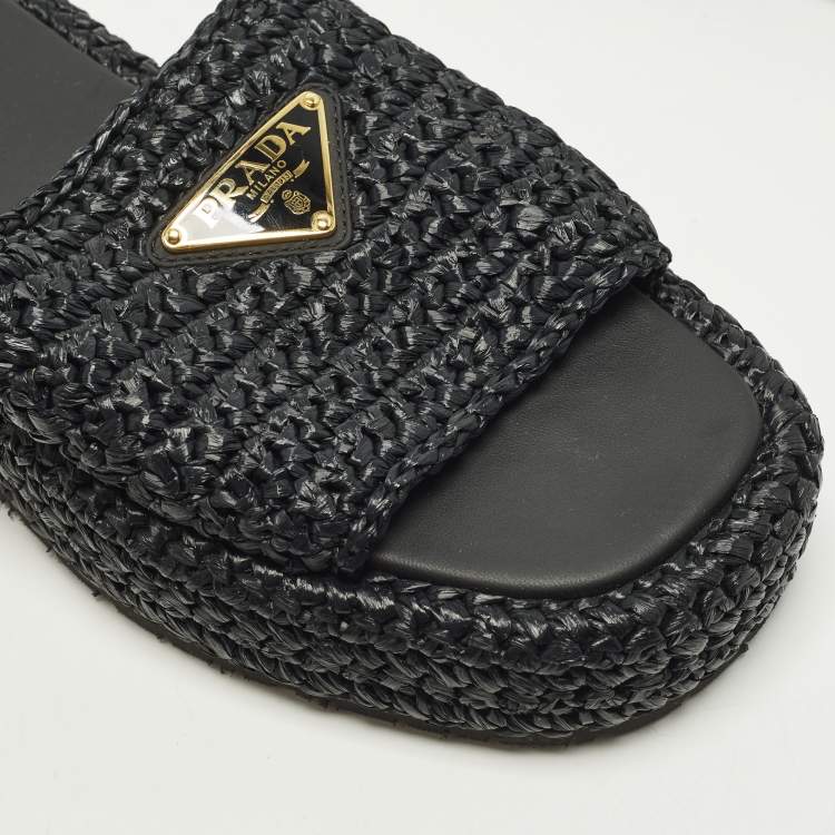 مملوكة مسبقًا Prada Size 37 Black Raffia Triangle Logo Flat Slides