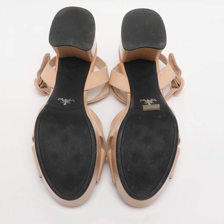 Pre Owned Prada Size 39 Beige Patent Leather Crisscross Ankle Strap Sandals