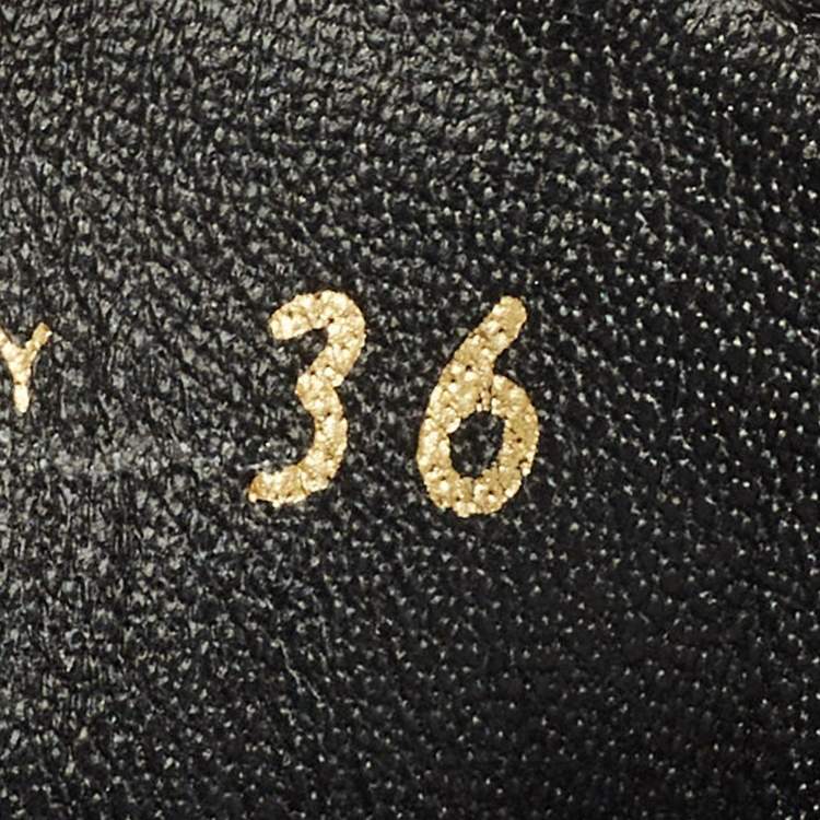 مملوكة مسبقًا Prada Size 36 Black Leather Mules