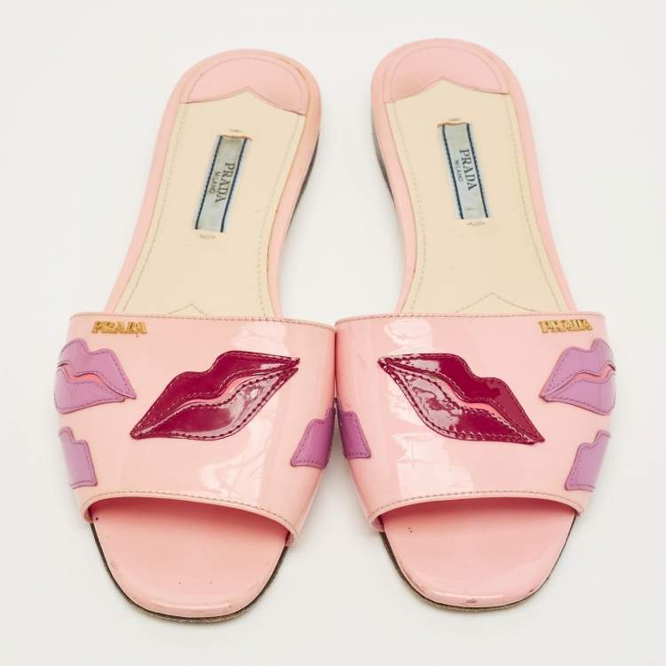 Pre Owned صندل فلات برادا بجلد زهري لامع برسم مقاس 37.5