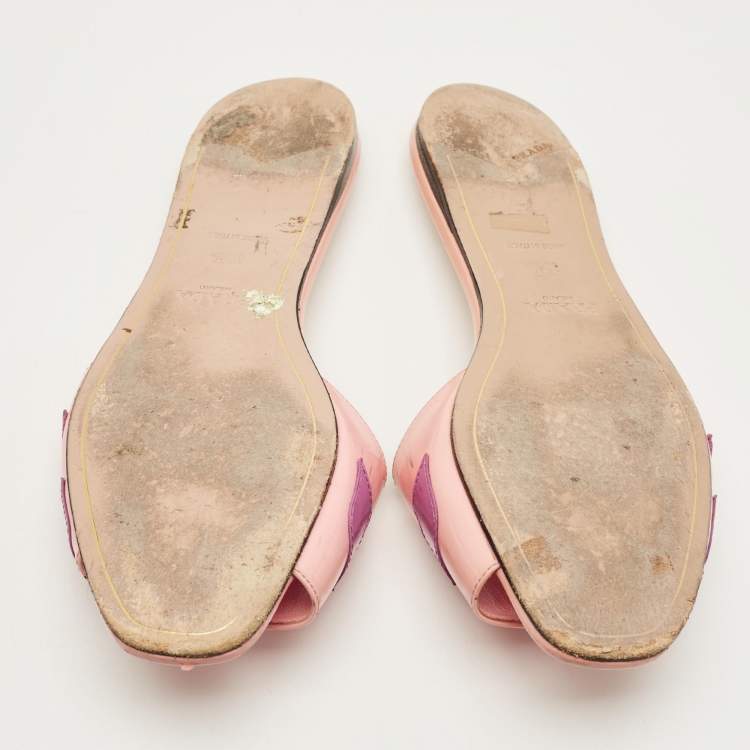 Pre Owned صندل فلات برادا بجلد زهري لامع برسم مقاس 37.5