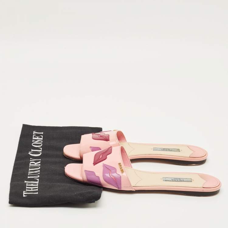 Pre Owned صندل فلات برادا بجلد زهري لامع برسم مقاس 37.5