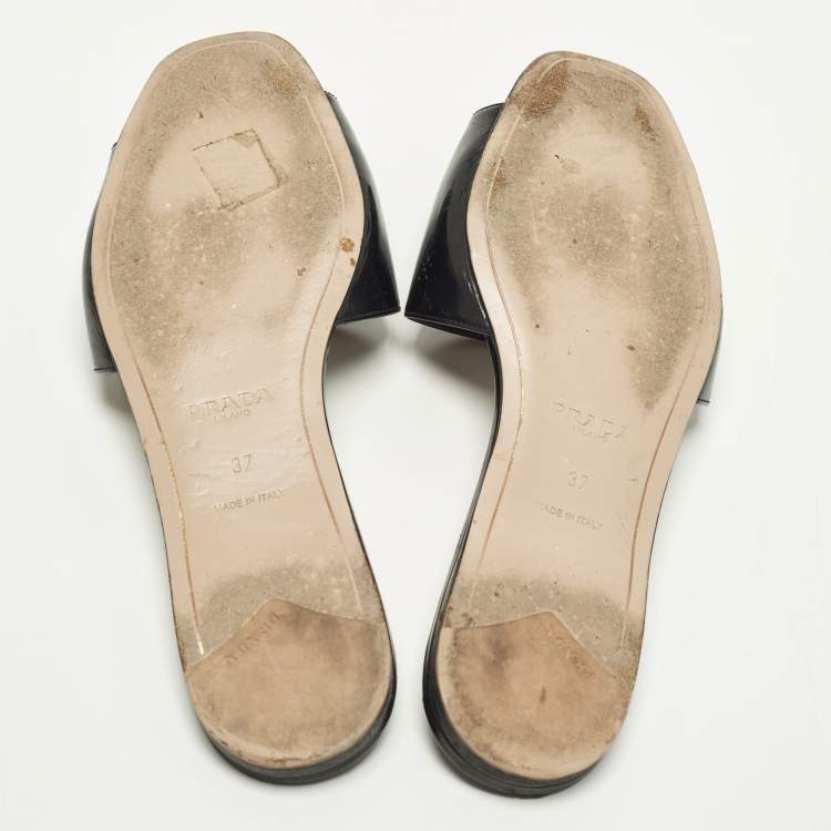 مملوكة مسبقًا Prada Motif Flower Size 37 Black Patent Leather Flat Slide