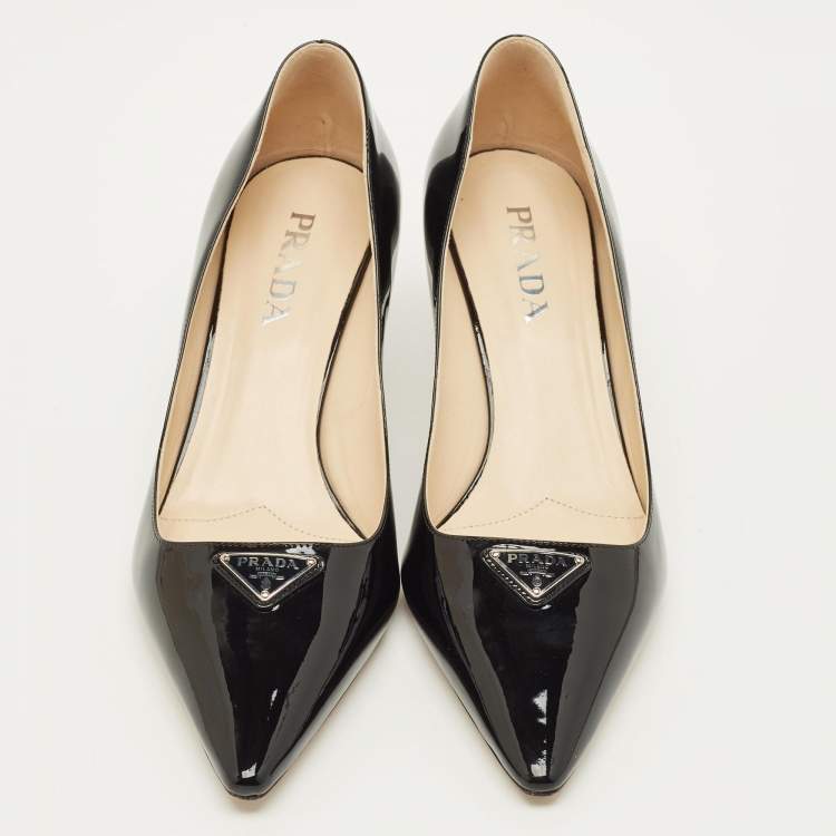 مملوكة مسبقًا Prada Size 41 Black Patent Leather Loafer Pumps