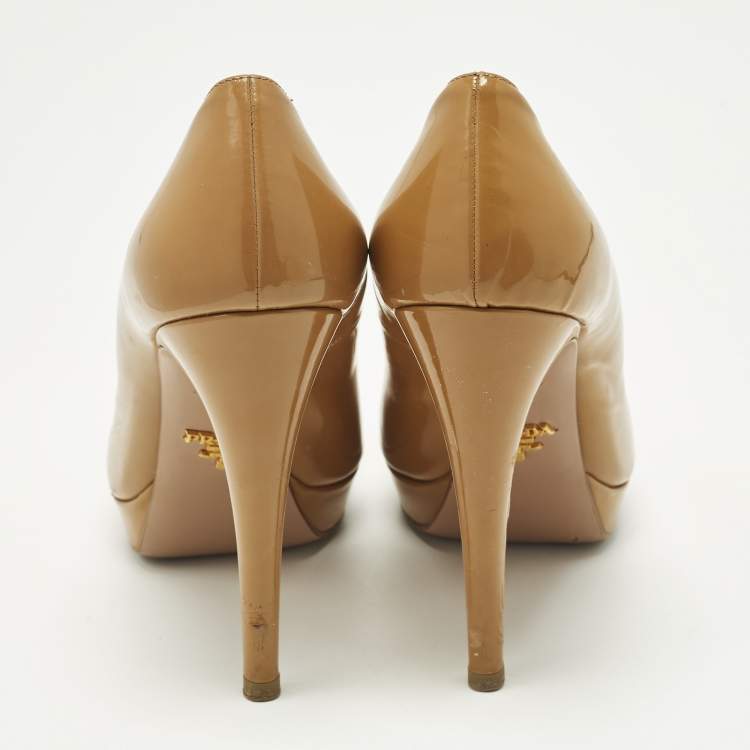 Pre Owned Prada Size 38 Beige Patent Leather Platform Pumps