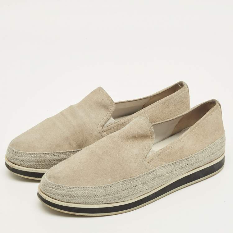 مملوكة مسبقًا Prada Size 38.5 Grey Suede Slip On Sneakers