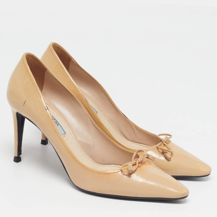 Pre Owned Prada Size 39.5 Beige Patent Leather Pointed Toe  Pumps