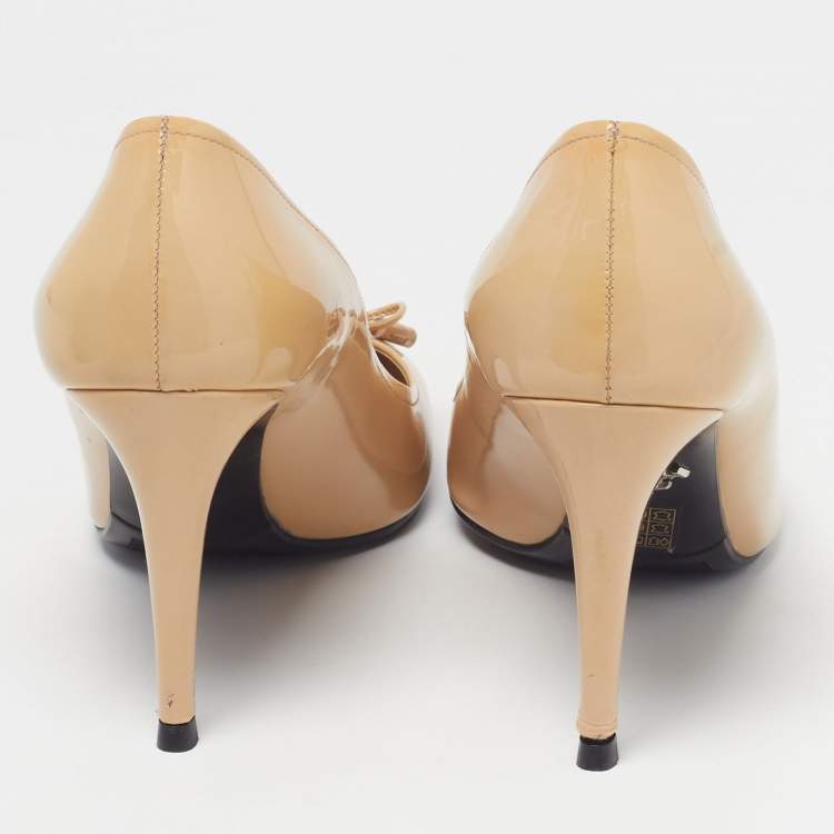 Pre Owned Prada Size 39.5 Beige Patent Leather Pointed Toe  Pumps