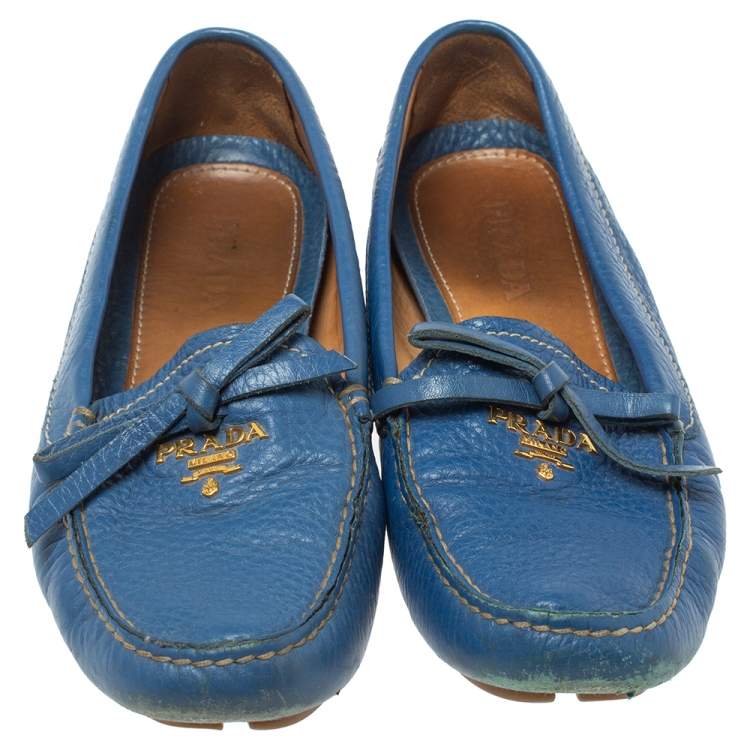 مملوكة مسبقًا Prada Blue Leather Bow Slip On Loafers Size 35