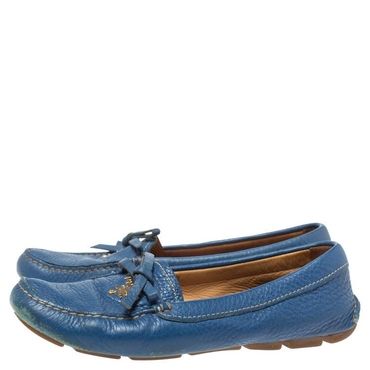 مملوكة مسبقًا Prada Blue Leather Bow Slip On Loafers Size 35